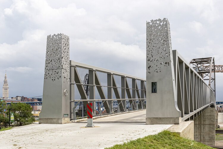 Wendy's Way bridge sculptures by Stephen Manka and Stephen Yusko.